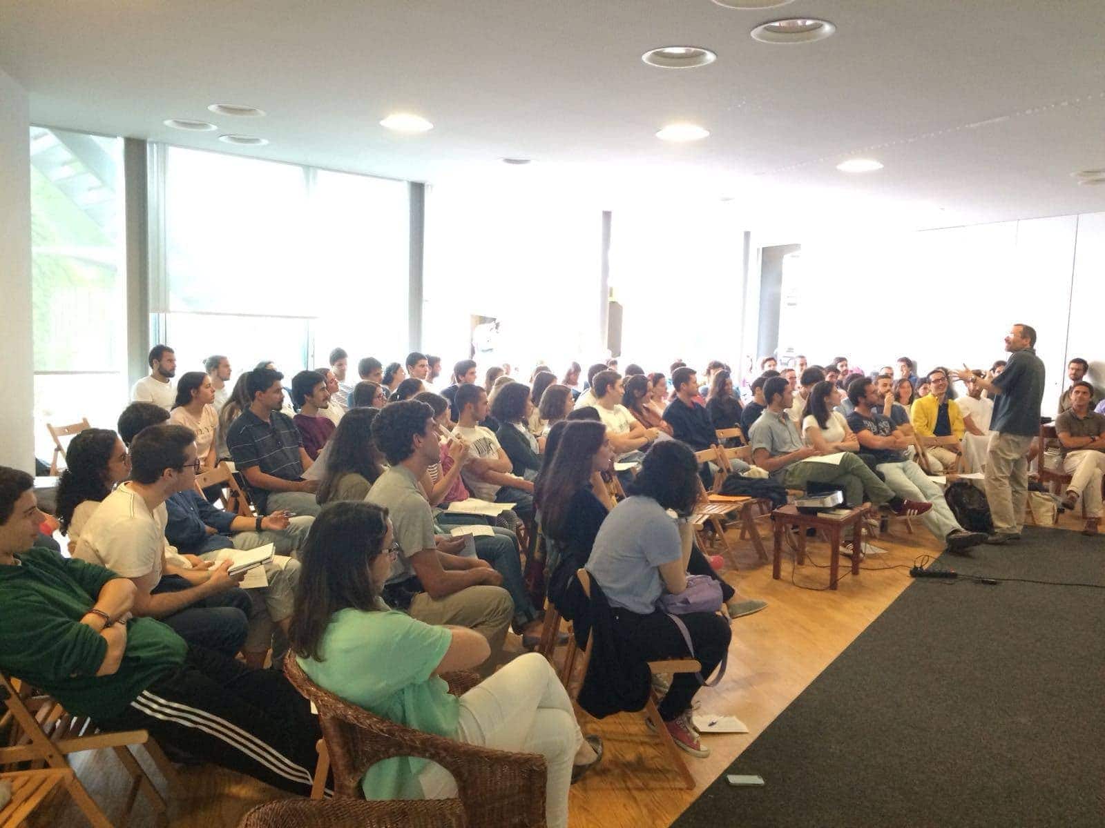 Forma%C3%A7%C3%A3o%20de%20colaboradores%20e%20volunt%C3%A1rios%20abrangeu%20cerca%20de%20900%20pessoas%20nas%20v%C3%A1rias%20obras.