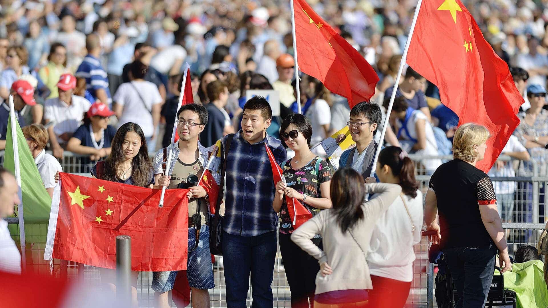 Chineses%20em%20Turim%20em%202015%20durante%20a%20visita%20do%20Papa%20Francisco%20